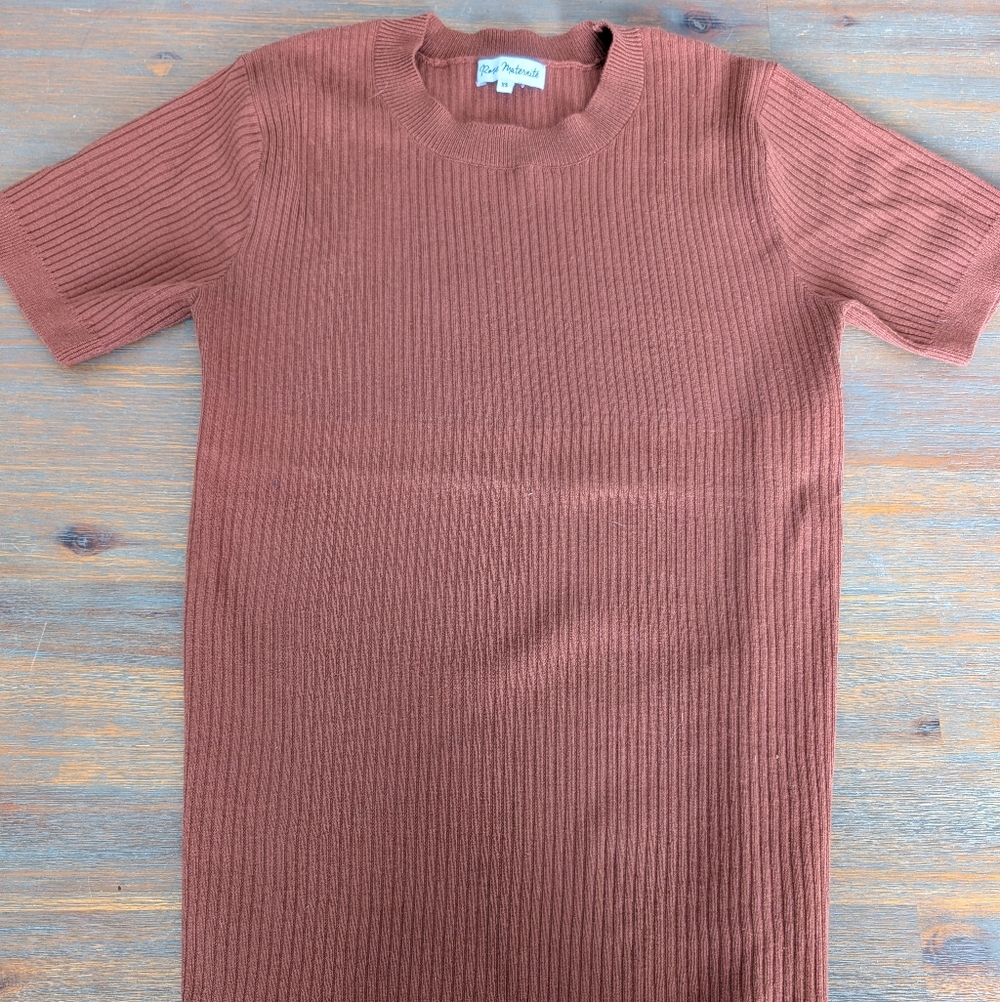 Maternity/Breastfeeding Ribbed Tee in Rust Brown